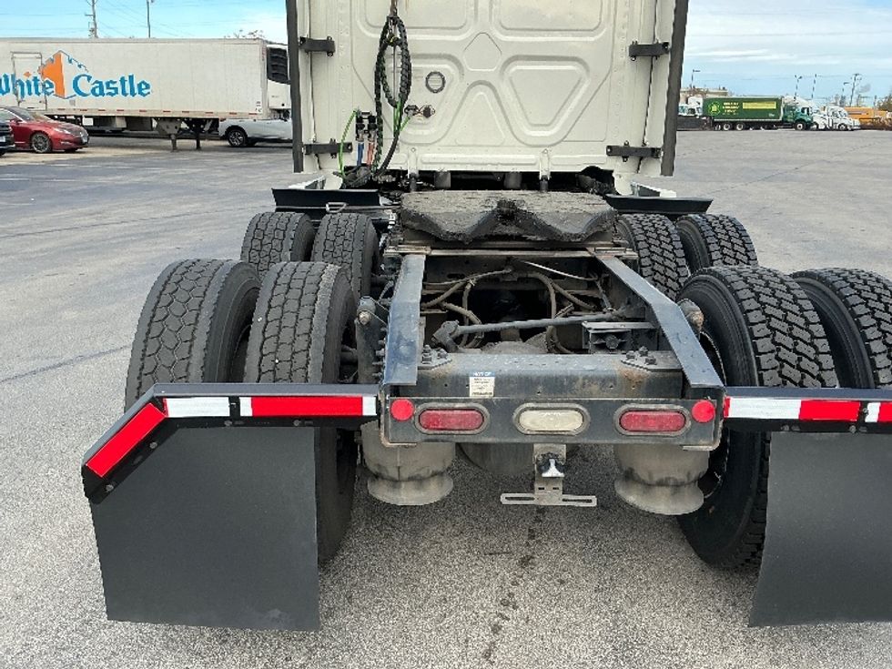 Sleeper Tractor-Heavy Duty Tractors-Freightliner-2022-T12664ST-East Chicago-IN-533,999\n\t\tmiles-$ 64,500 - Image 6