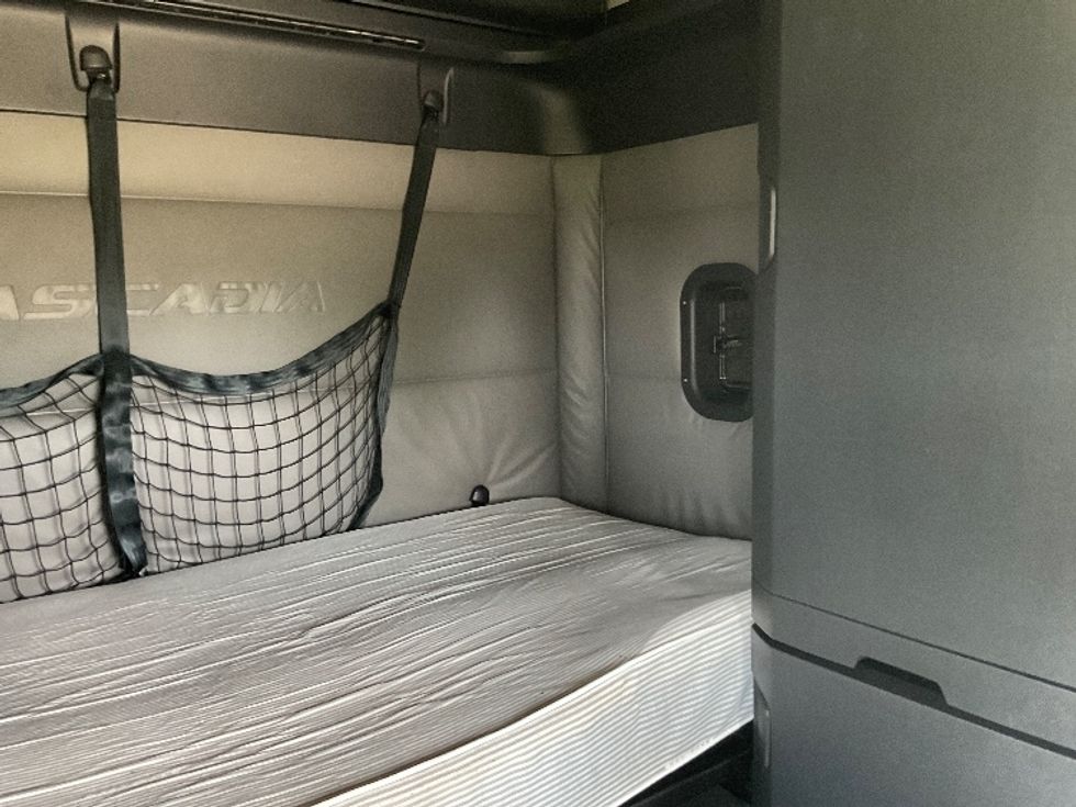 Sleeper Tractor-Heavy Duty Tractors-Freightliner-2022-T12664ST-East Chicago-IN-534,570\n\t\tmiles-$ 64,250 - Image 16