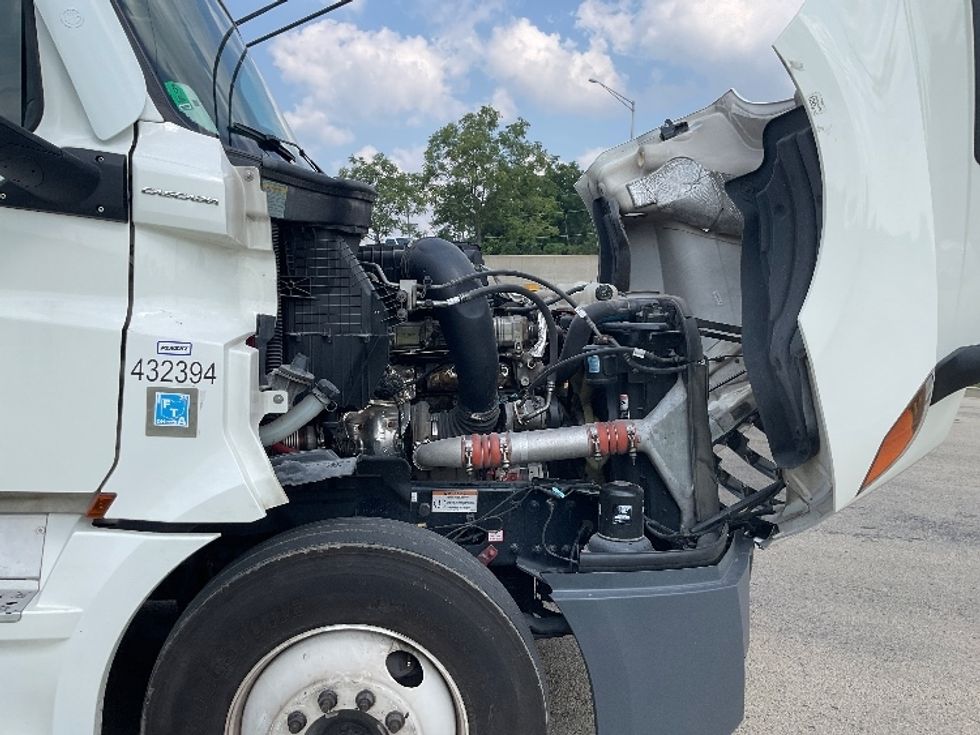 Sleeper Tractor-Heavy Duty Tractors-Freightliner-2022-T12664ST-East Chicago-IN-534,570\n\t\tmiles-$ 64,250 - Image 19