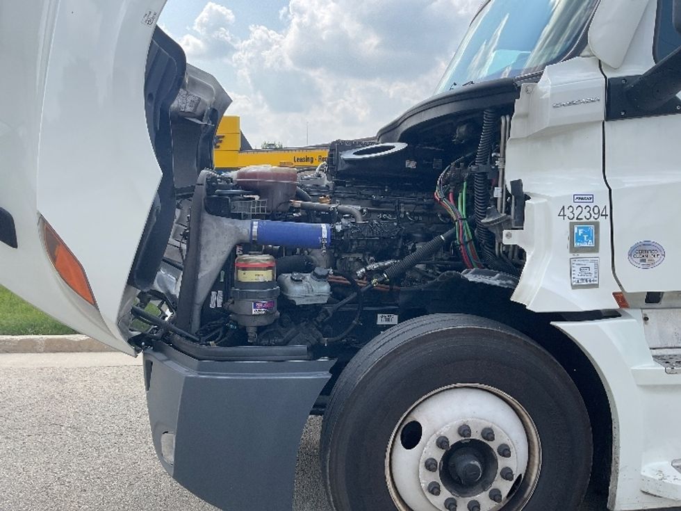 Sleeper Tractor-Heavy Duty Tractors-Freightliner-2022-T12664ST-East Chicago-IN-534,570\n\t\tmiles-$ 64,250 - Image 20