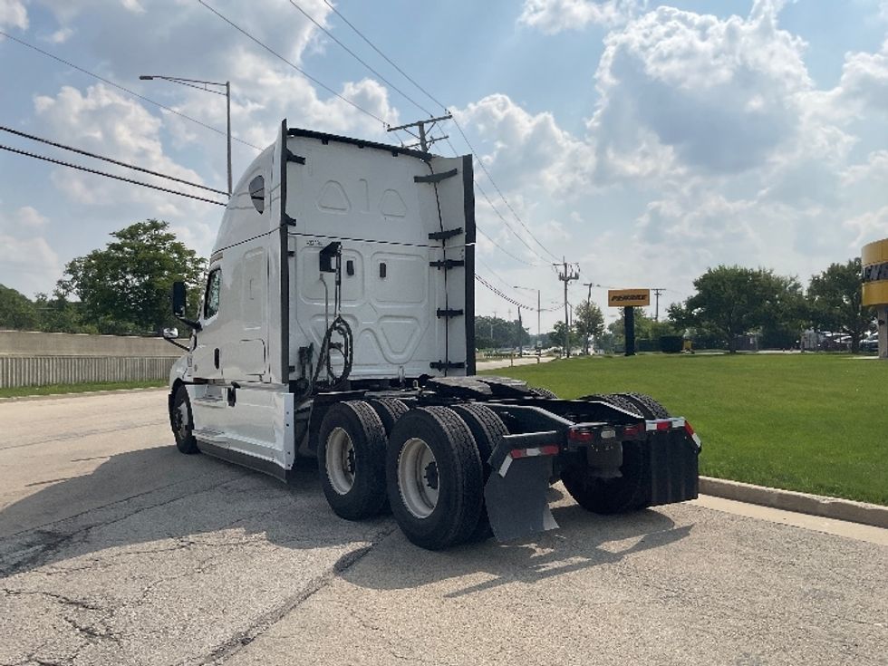 Sleeper Tractor-Heavy Duty Tractors-Freightliner-2022-T12664ST-East Chicago-IN-534,570\n\t\tmiles-$ 64,250 - Image 5