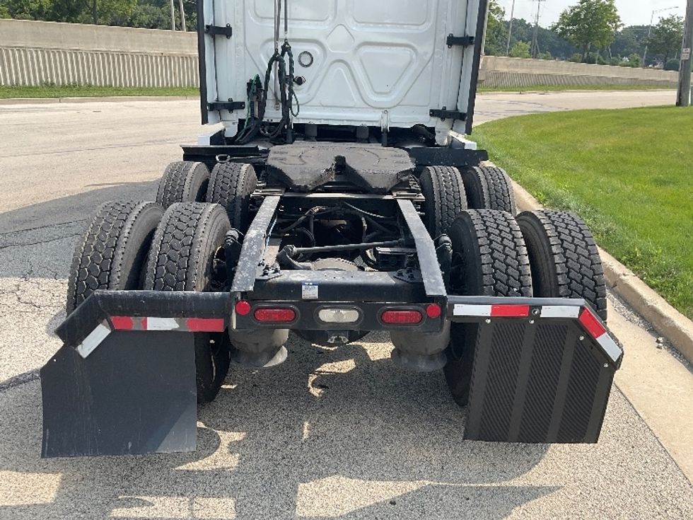 Sleeper Tractor-Heavy Duty Tractors-Freightliner-2022-T12664ST-East Chicago-IN-534,570\n\t\tmiles-$ 64,250 - Image 6