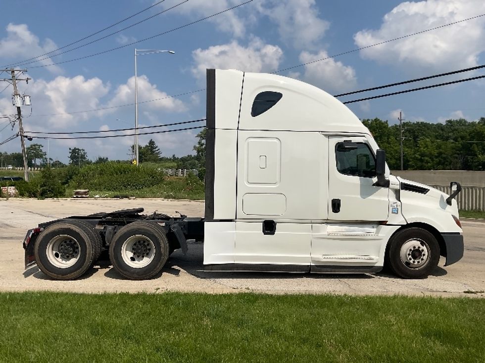 Sleeper Tractor-Heavy Duty Tractors-Freightliner-2022-T12664ST-East Chicago-IN-534,570\n\t\tmiles-$ 64,250 - Image 8