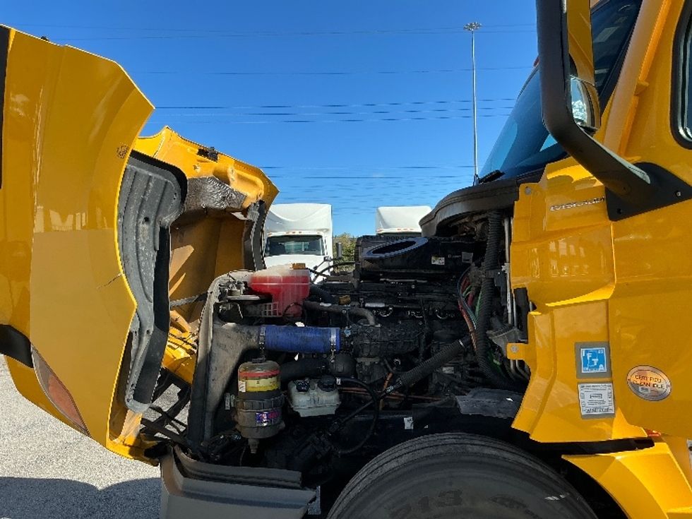 Sleeper Tractor-Heavy Duty Tractors-Freightliner-2022-T12664ST-East Chicago-IN-541,666\n\t\tmiles-$ 59,750 - Image 21