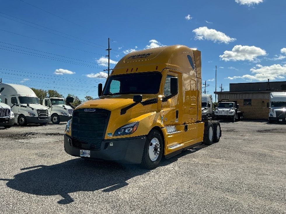 Sleeper Tractor-Heavy Duty Tractors-Freightliner-2022-T12664ST-East Chicago-IN-541,666\n\t\tmiles-$ 59,750 - Image 3
