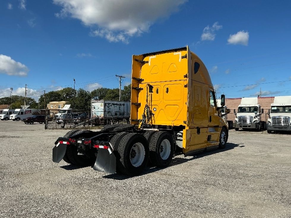 Sleeper Tractor-Heavy Duty Tractors-Freightliner-2022-T12664ST-East Chicago-IN-541,666\n\t\tmiles-$ 59,750 - Image 7