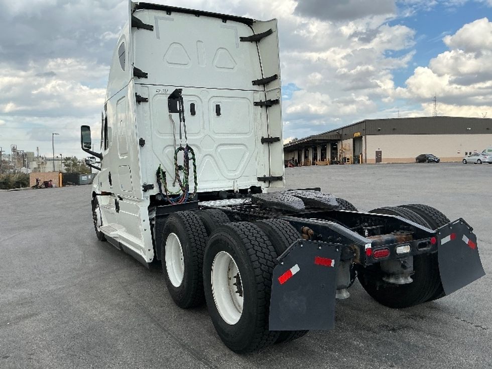 Sleeper Tractor-Heavy Duty Tractors-Freightliner-2022-T12664ST-East Chicago-IN-542,177\n\t\tmiles-$ 64,500 - Image 5