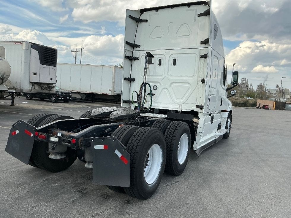 Sleeper Tractor-Heavy Duty Tractors-Freightliner-2022-T12664ST-East Chicago-IN-542,177\n\t\tmiles-$ 64,500 - Image 7