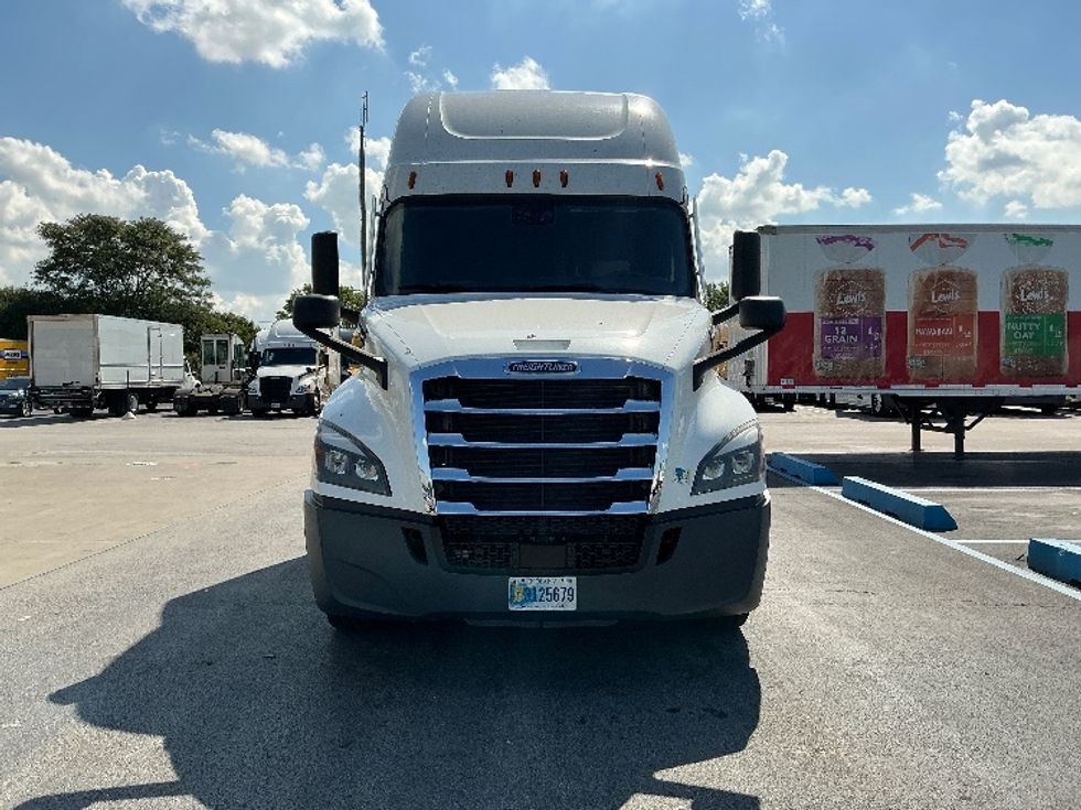 Sleeper Tractor-Heavy Duty Tractors-Freightliner-2022-T12664ST-East Chicago-IN-558,710\n\t\tmiles-$ 64,500 - Image 2