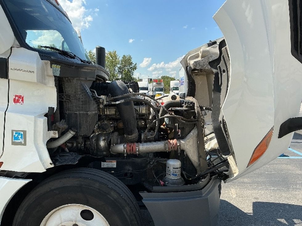 Sleeper Tractor-Heavy Duty Tractors-Freightliner-2022-T12664ST-East Chicago-IN-558,710\n\t\tmiles-$ 64,500 - Image 20