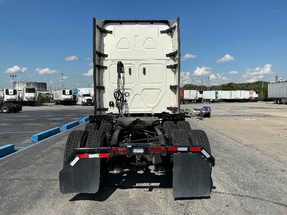 Sleeper Tractor-Heavy Duty Tractors-Freightliner-2022-T12664ST-East Chicago-IN-558,710\n\t\tmiles-$ 64,500 - Image 6