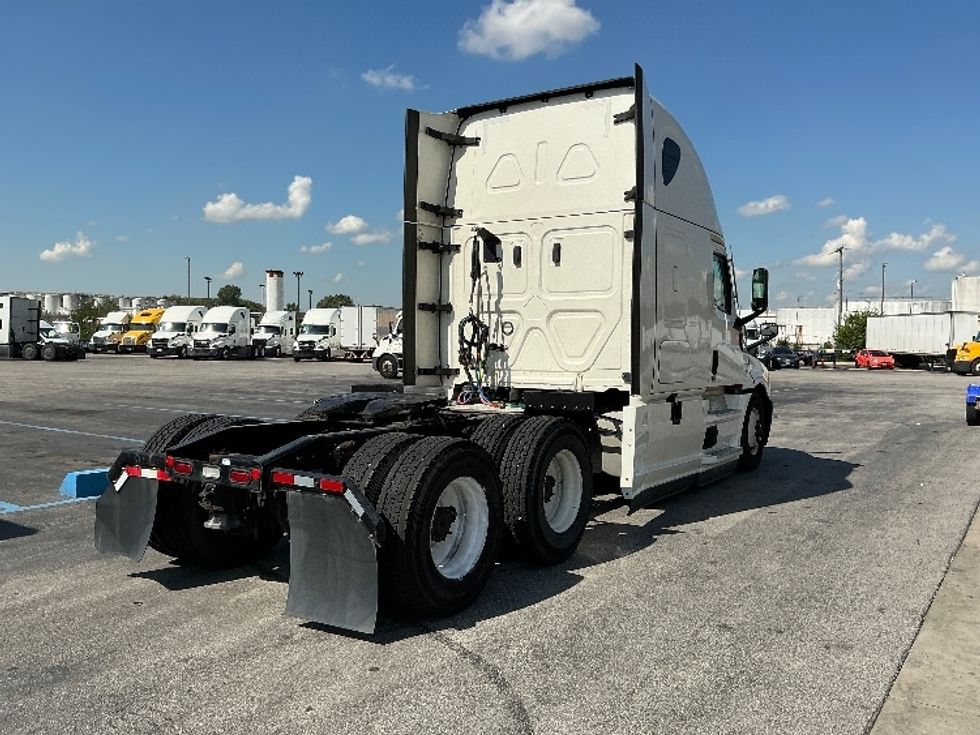 Sleeper Tractor-Heavy Duty Tractors-Freightliner-2022-T12664ST-East Chicago-IN-558,710\n\t\tmiles-$ 64,500 - Image 7