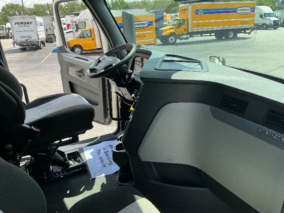 Sleeper Tractor-Heavy Duty Tractors-Freightliner-2022-T12664ST-East Chicago-IN-561,378\n\t\tmiles-$ 64,250 - Image 15