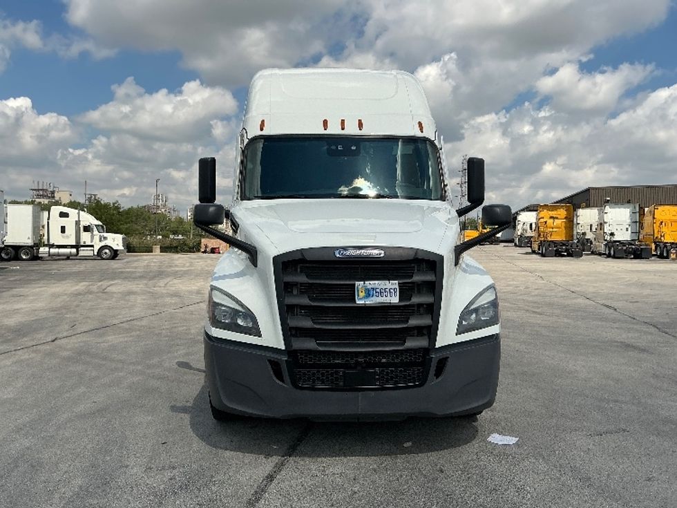 Sleeper Tractor-Heavy Duty Tractors-Freightliner-2022-T12664ST-East Chicago-IN-561,378\n\t\tmiles-$ 64,250 - Image 2