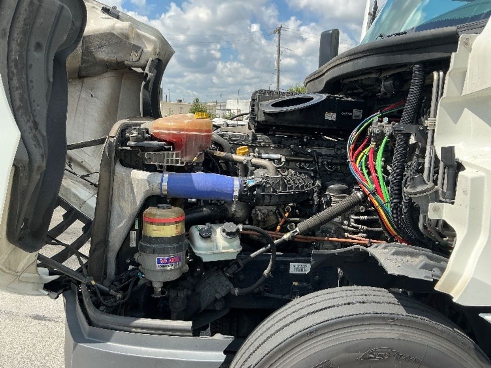 Sleeper Tractor-Heavy Duty Tractors-Freightliner-2022-T12664ST-East Chicago-IN-561,378\n\t\tmiles-$ 64,250 - Image 21