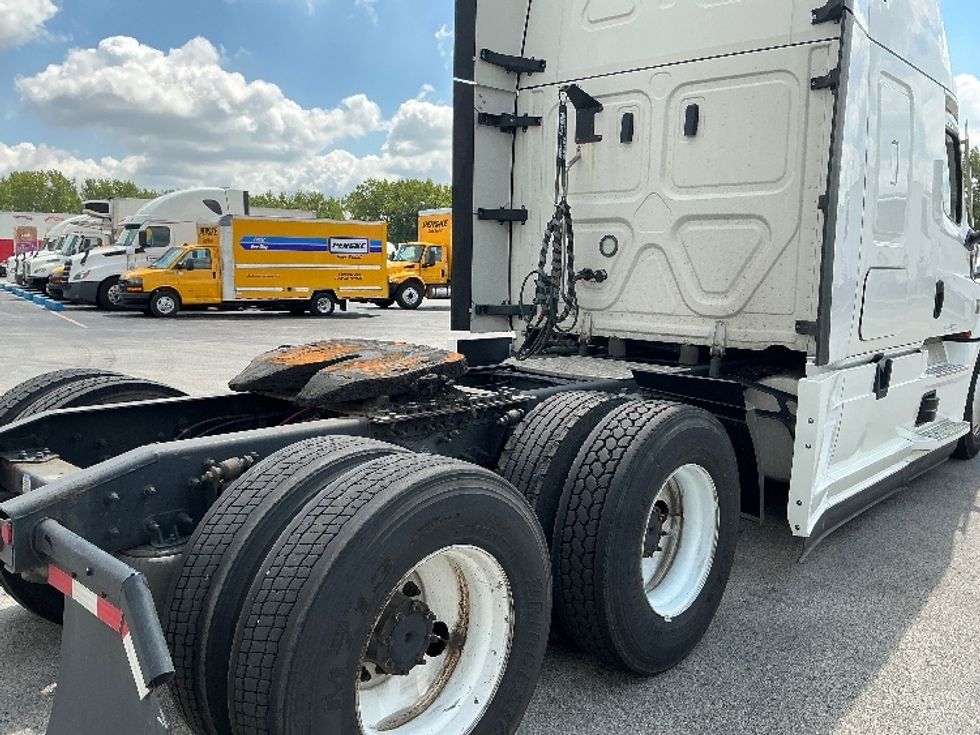 Sleeper Tractor-Heavy Duty Tractors-Freightliner-2022-T12664ST-East Chicago-IN-561,378\n\t\tmiles-$ 64,250 - Image 22