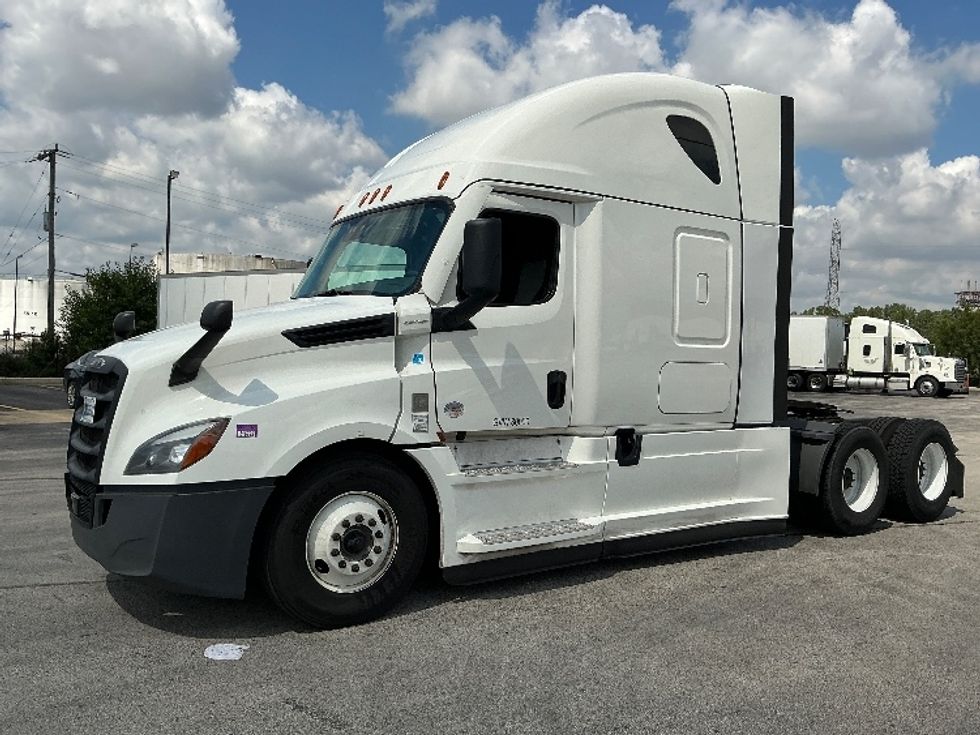 Sleeper Tractor-Heavy Duty Tractors-Freightliner-2022-T12664ST-East Chicago-IN-561,378\n\t\tmiles-$ 64,250 - Image 3