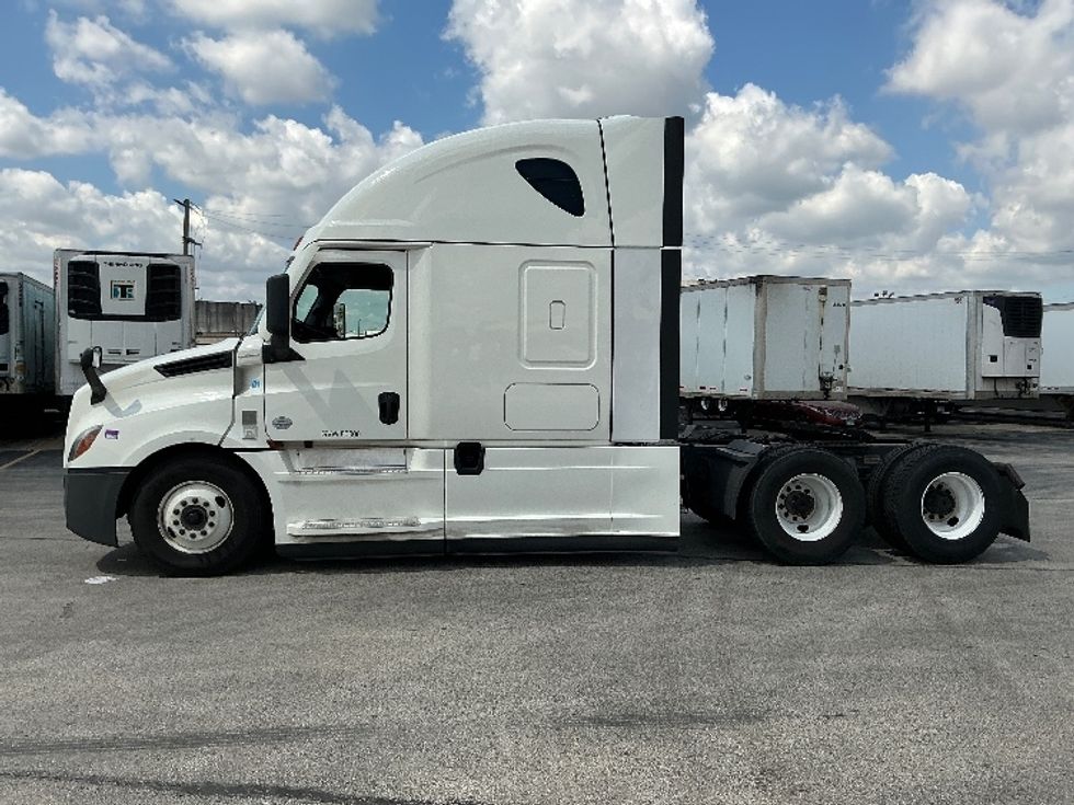 Sleeper Tractor-Heavy Duty Tractors-Freightliner-2022-T12664ST-East Chicago-IN-561,378\n\t\tmiles-$ 64,250 - Image 4