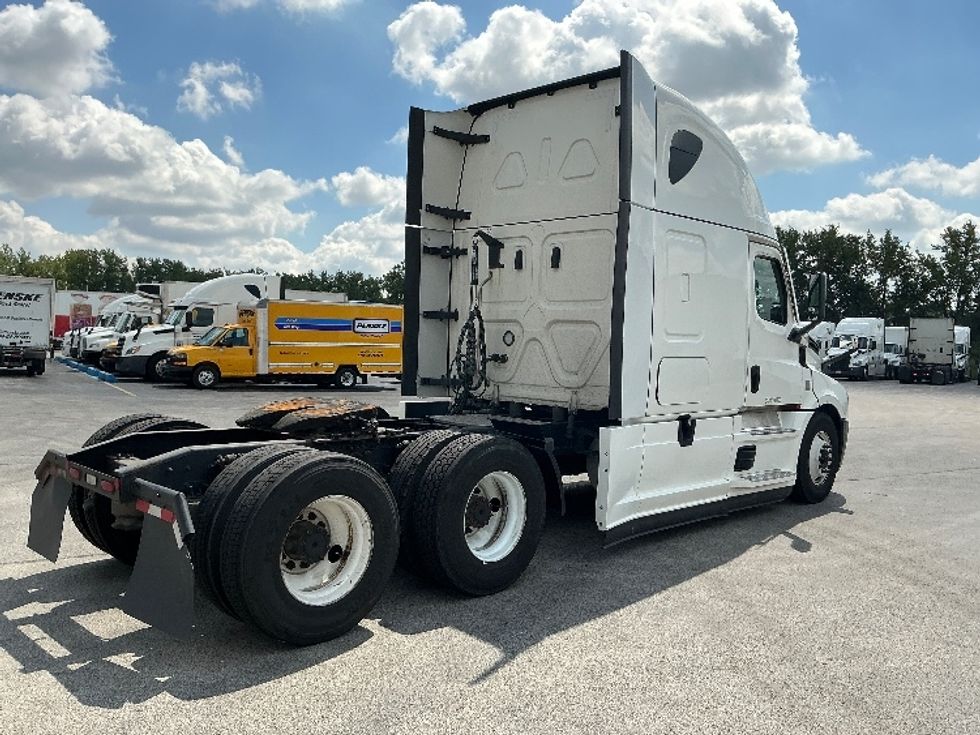 Sleeper Tractor-Heavy Duty Tractors-Freightliner-2022-T12664ST-East Chicago-IN-561,378\n\t\tmiles-$ 64,250 - Image 7