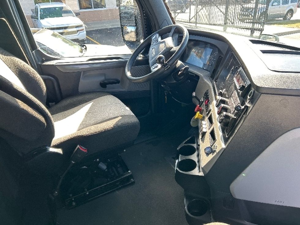 Sleeper Tractor-Heavy Duty Tractors-Freightliner-2022-T12664ST-East Chicago-IN-561,414\n\t\tmiles-$ 63,750 - Image 15