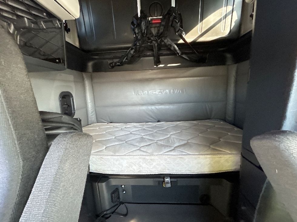 Sleeper Tractor-Heavy Duty Tractors-Freightliner-2022-T12664ST-East Chicago-IN-561,414\n\t\tmiles-$ 63,750 - Image 16