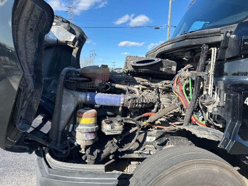 Sleeper Tractor-Heavy Duty Tractors-Freightliner-2022-T12664ST-East Chicago-IN-561,414\n\t\tmiles-$ 63,750 - Image 21