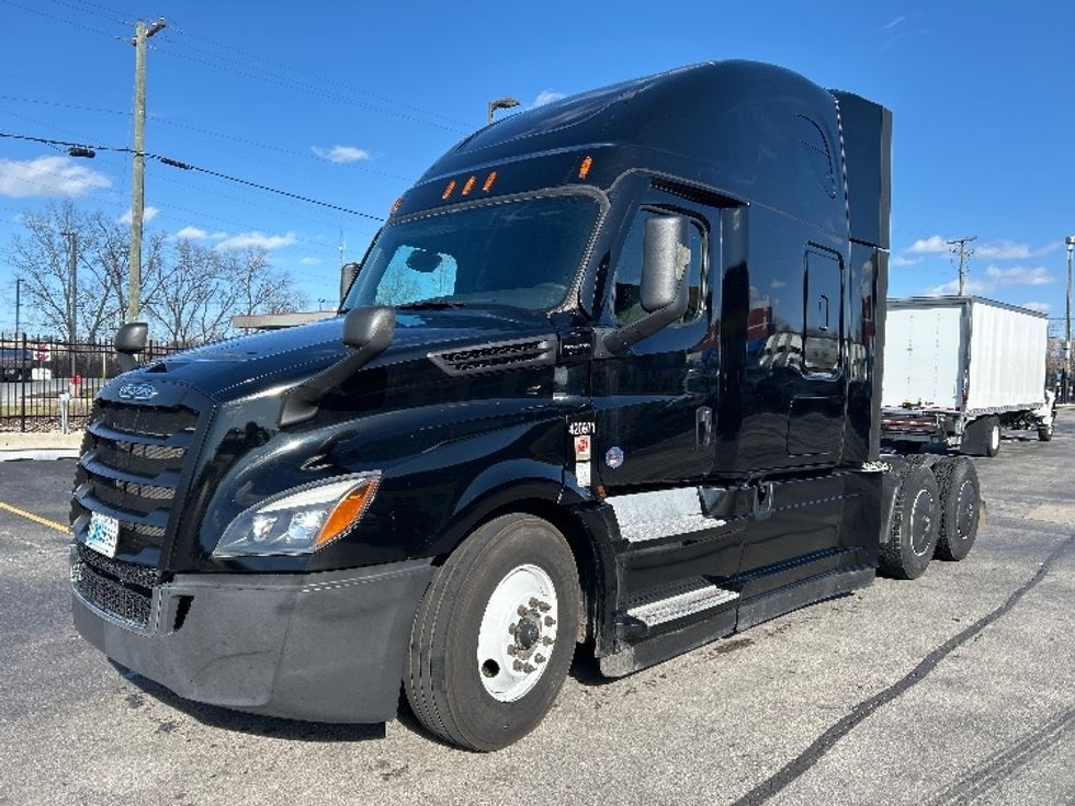 Sleeper Tractor-Heavy Duty Tractors-Freightliner-2022-T12664ST-East Chicago-IN-561,414\n\t\tmiles-$ 63,750 - Image 3