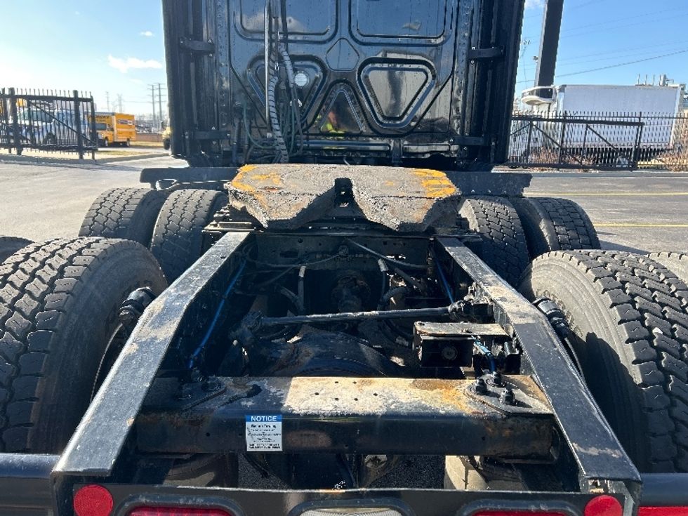 Sleeper Tractor-Heavy Duty Tractors-Freightliner-2022-T12664ST-East Chicago-IN-561,414\n\t\tmiles-$ 63,750 - Image 6