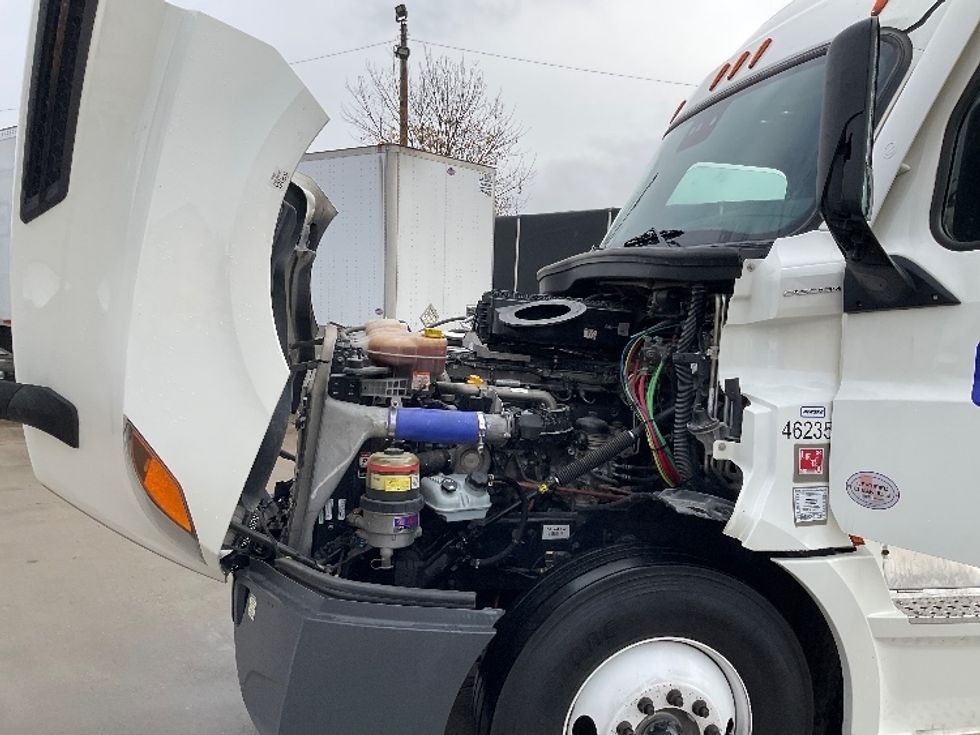 Sleeper Tractor-Heavy Duty Tractors-Freightliner-2022-T12664ST-East Chicago-IN-567,107\n\t\tmiles-$ 62,250 - Image 21