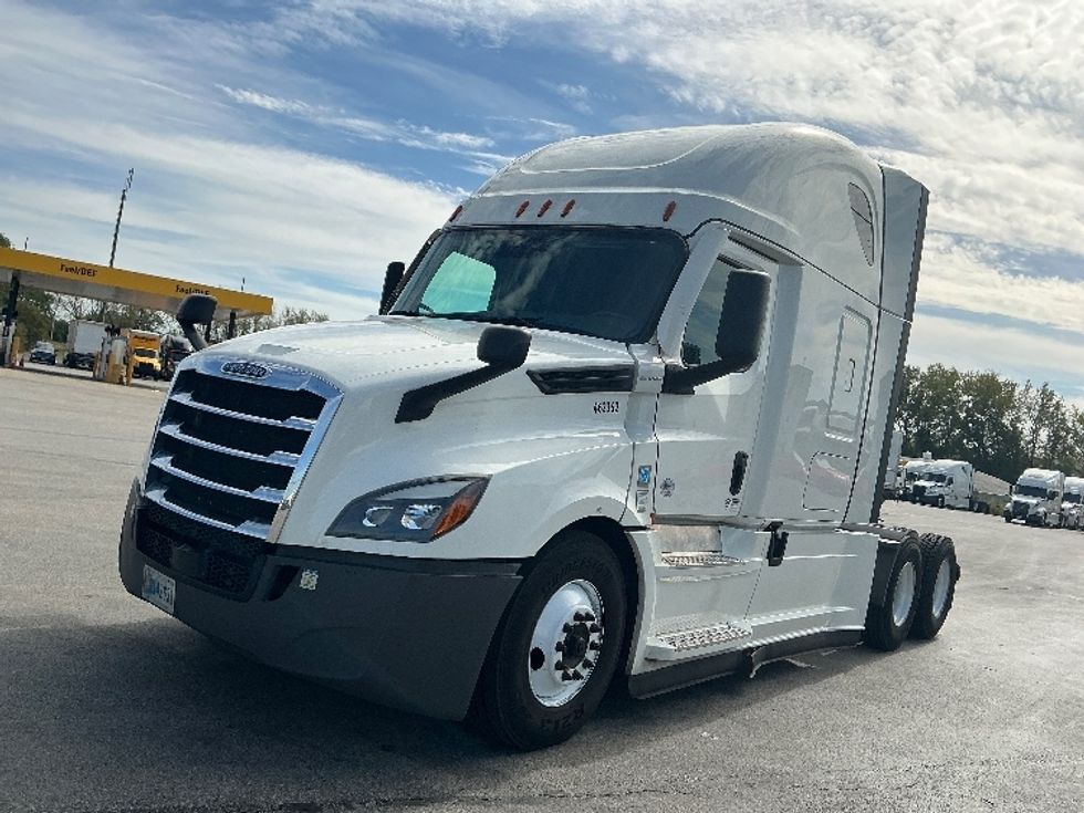 Sleeper Tractor-Heavy Duty Tractors-Freightliner-2022-T12664ST-East Chicago-IN-567,107\n\t\tmiles-$ 62,250 - Image 3
