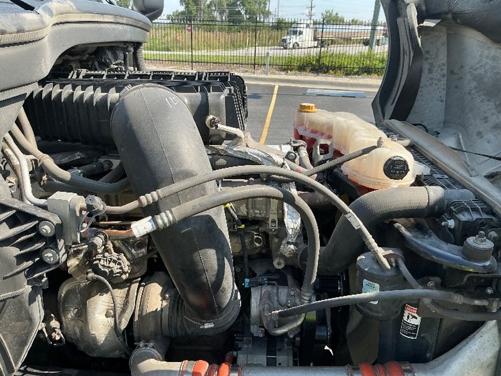 Sleeper Tractor-Heavy Duty Tractors-Freightliner-2022-T12664ST-East Chicago-IN-571,653\n\t\tmiles-$ 63,250 - Image 19