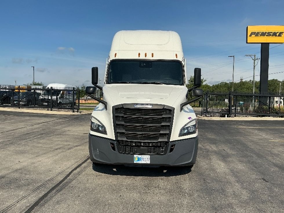 Sleeper Tractor-Heavy Duty Tractors-Freightliner-2022-T12664ST-East Chicago-IN-571,653\n\t\tmiles-$ 63,250 - Image 2