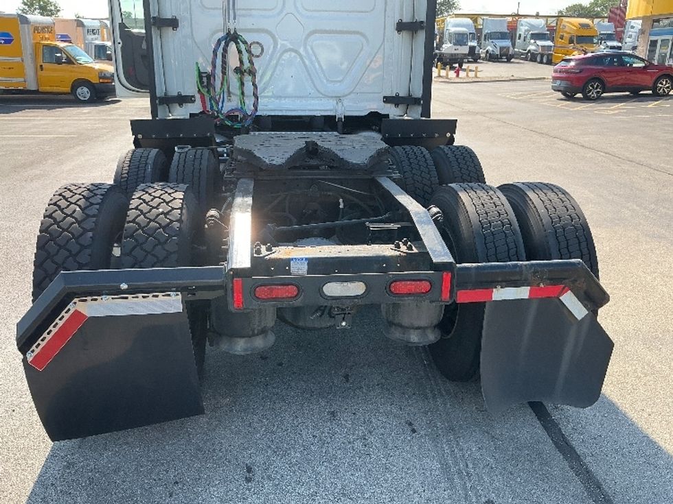 Sleeper Tractor-Heavy Duty Tractors-Freightliner-2022-T12664ST-East Chicago-IN-571,653\n\t\tmiles-$ 63,250 - Image 21