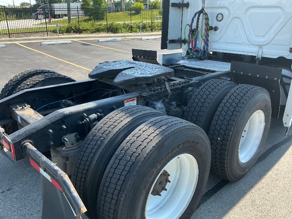 Sleeper Tractor-Heavy Duty Tractors-Freightliner-2022-T12664ST-East Chicago-IN-571,653\n\t\tmiles-$ 63,250 - Image 22