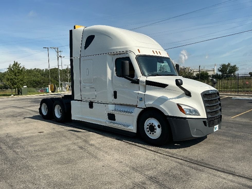 Sleeper Tractor-Heavy Duty Tractors-Freightliner-2022-T12664ST-East Chicago-IN-571,653\n\t\tmiles-$ 63,250 - Image 3