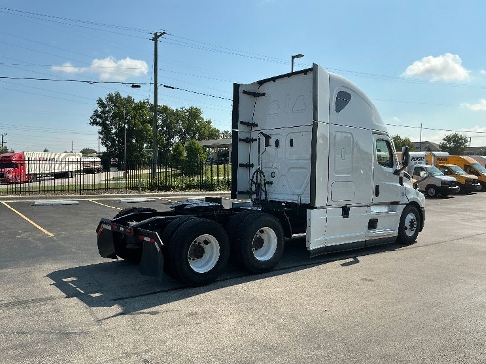 Sleeper Tractor-Heavy Duty Tractors-Freightliner-2022-T12664ST-East Chicago-IN-571,653\n\t\tmiles-$ 63,250 - Image 5