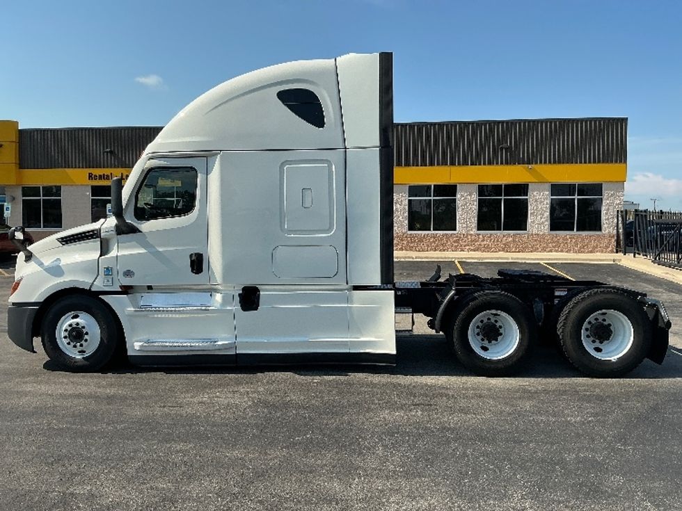 Sleeper Tractor-Heavy Duty Tractors-Freightliner-2022-T12664ST-East Chicago-IN-571,653\n\t\tmiles-$ 63,250 - Image 8