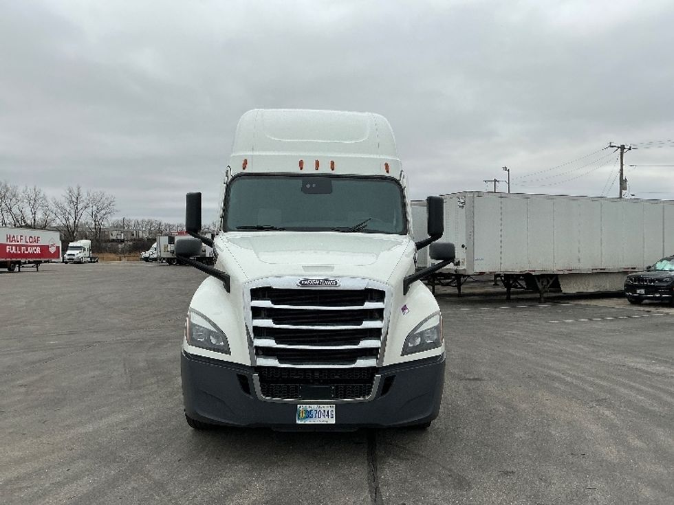 Sleeper Tractor-Heavy Duty Tractors-Freightliner-2022-T12664ST-East Chicago-IN-574,381\n\t\tmiles-$ 57,750 - Image 2