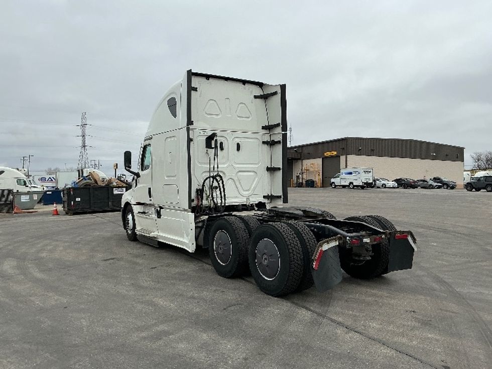 Sleeper Tractor-Heavy Duty Tractors-Freightliner-2022-T12664ST-East Chicago-IN-574,381\n\t\tmiles-$ 57,750 - Image 5