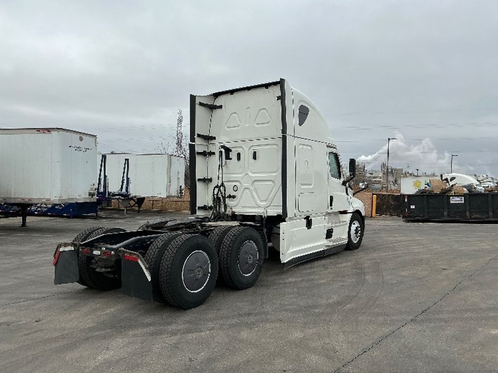 Sleeper Tractor-Heavy Duty Tractors-Freightliner-2022-T12664ST-East Chicago-IN-574,381\n\t\tmiles-$ 57,750 - Image 7