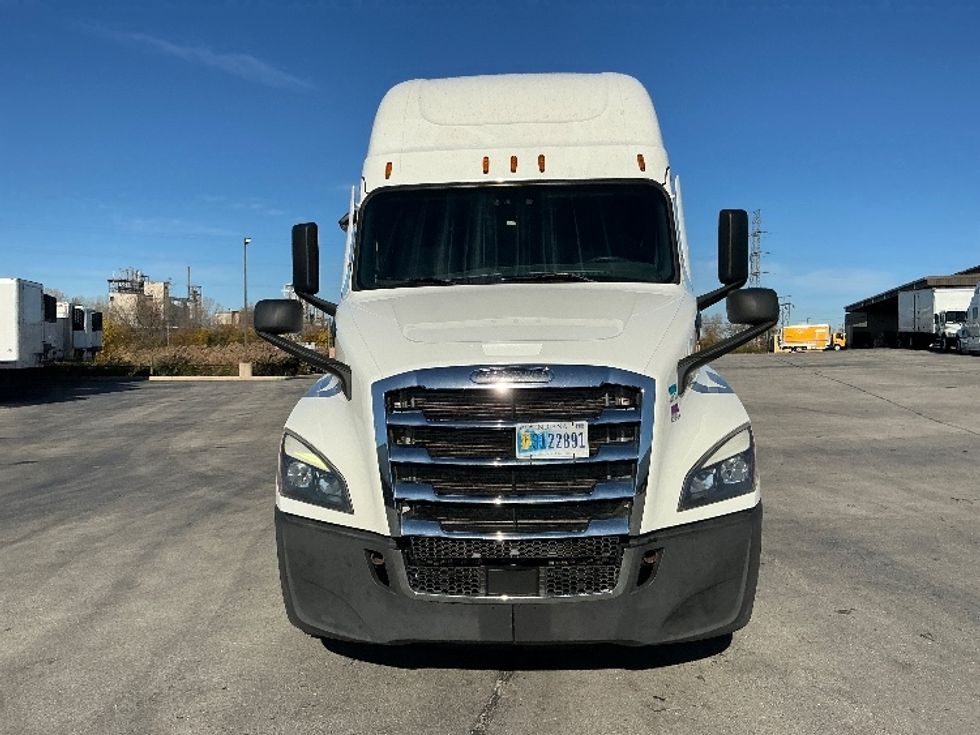 Sleeper Tractor-Heavy Duty Tractors-Freightliner-2022-T12664ST-East Chicago-IN-575,975\n\t\tmiles-$ 60,500 - Image 2