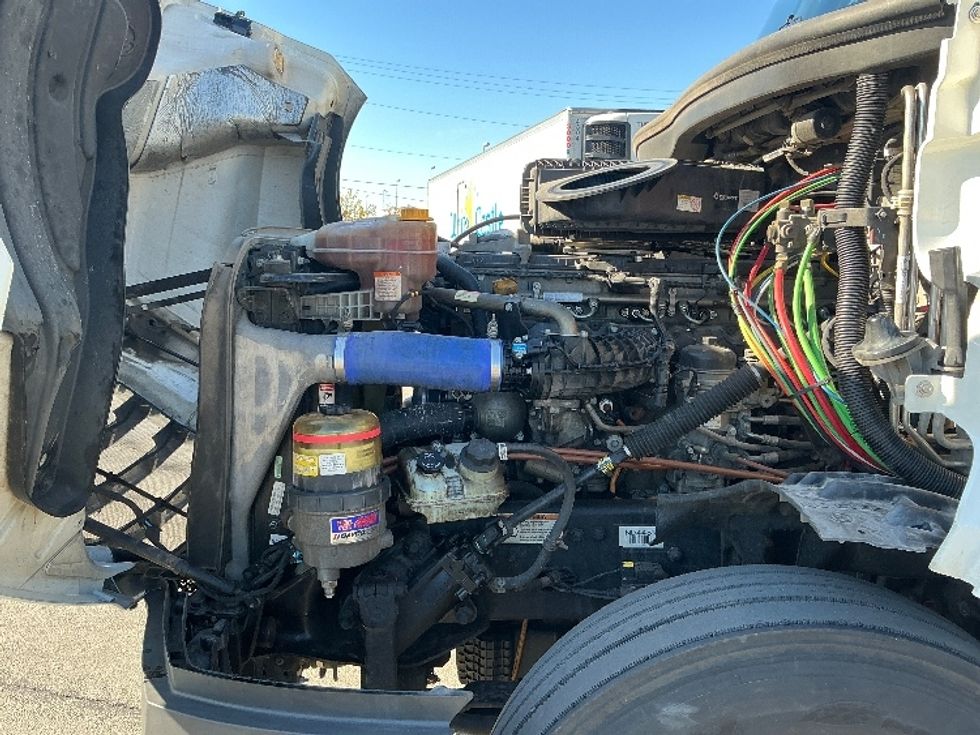 Sleeper Tractor-Heavy Duty Tractors-Freightliner-2022-T12664ST-East Chicago-IN-575,975\n\t\tmiles-$ 60,500 - Image 21