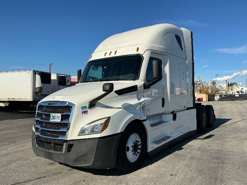 Sleeper Tractor-Heavy Duty Tractors-Freightliner-2022-T12664ST-East Chicago-IN-575,975\n\t\tmiles-$ 60,500 - Image 3