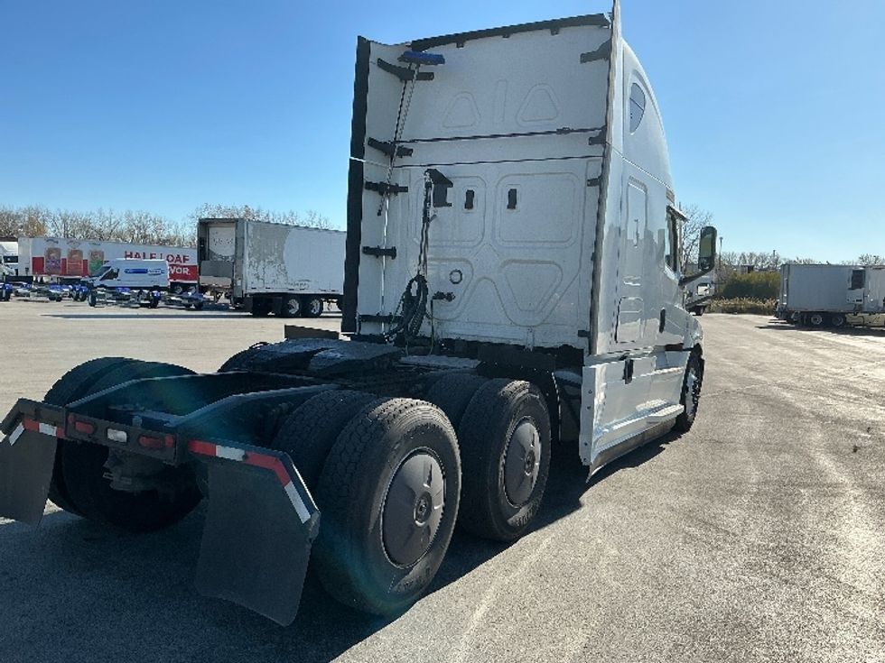 Sleeper Tractor-Heavy Duty Tractors-Freightliner-2022-T12664ST-East Chicago-IN-575,975\n\t\tmiles-$ 60,500 - Image 7