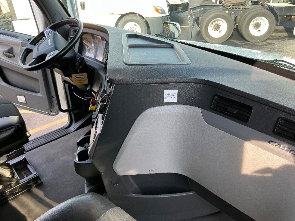 Sleeper Tractor-Heavy Duty Tractors-Freightliner-2022-T12664ST-East Chicago-IN-604,058\n\t\tmiles-$ 56,250 - Image 15
