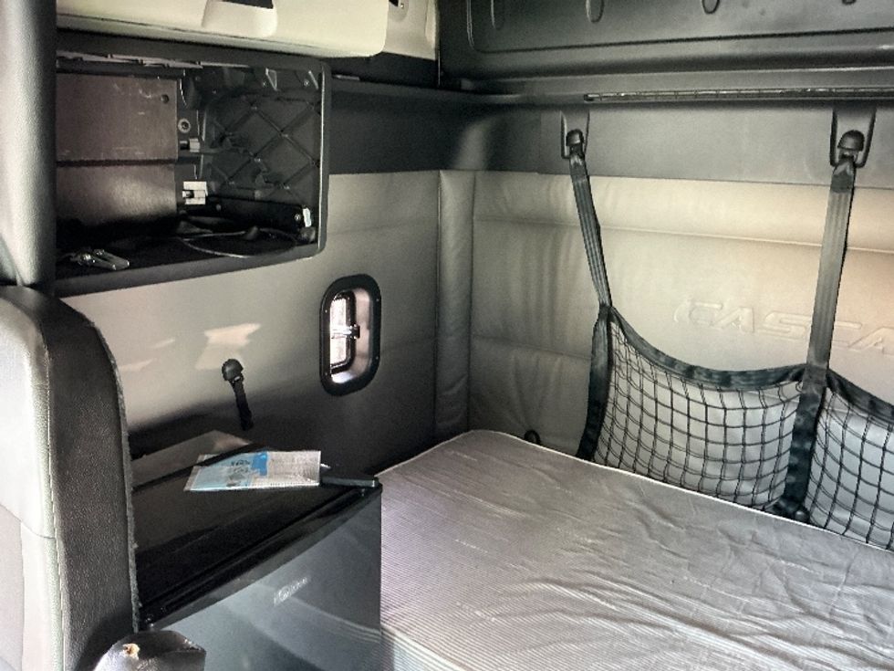 Sleeper Tractor-Heavy Duty Tractors-Freightliner-2022-T12664ST-East Chicago-IN-604,058\n\t\tmiles-$ 56,250 - Image 18