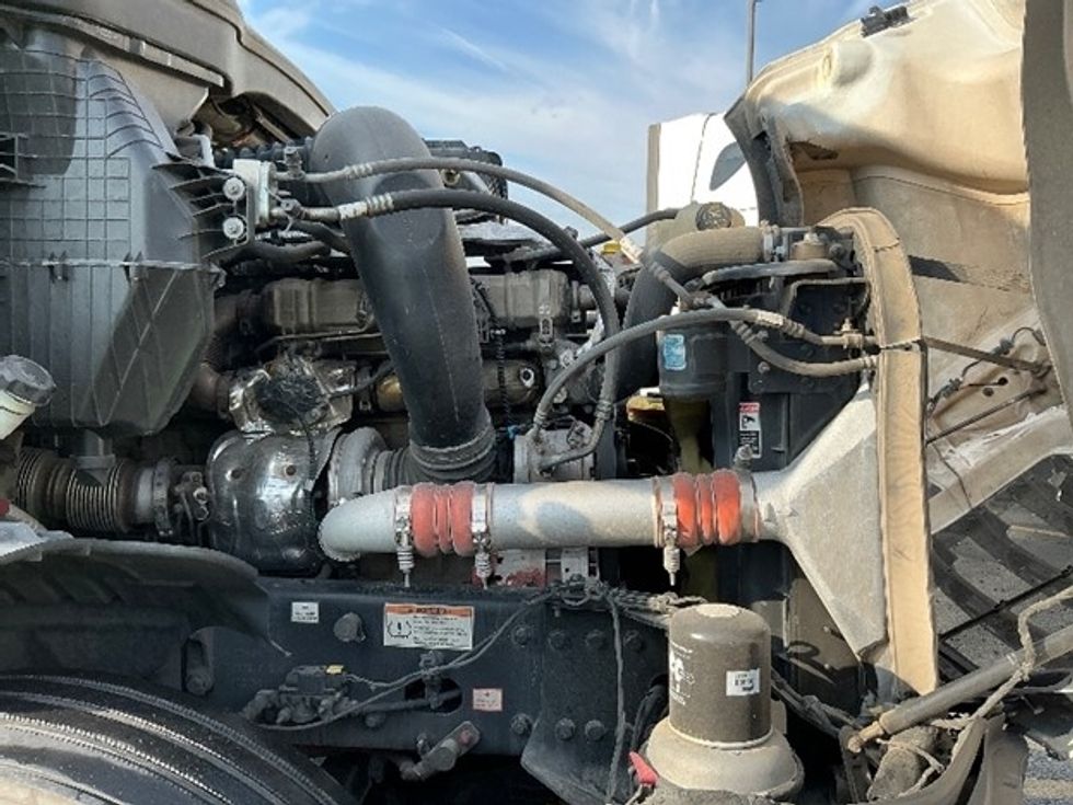 Sleeper Tractor-Heavy Duty Tractors-Freightliner-2022-T12664ST-East Chicago-IN-604,058\n\t\tmiles-$ 56,250 - Image 19