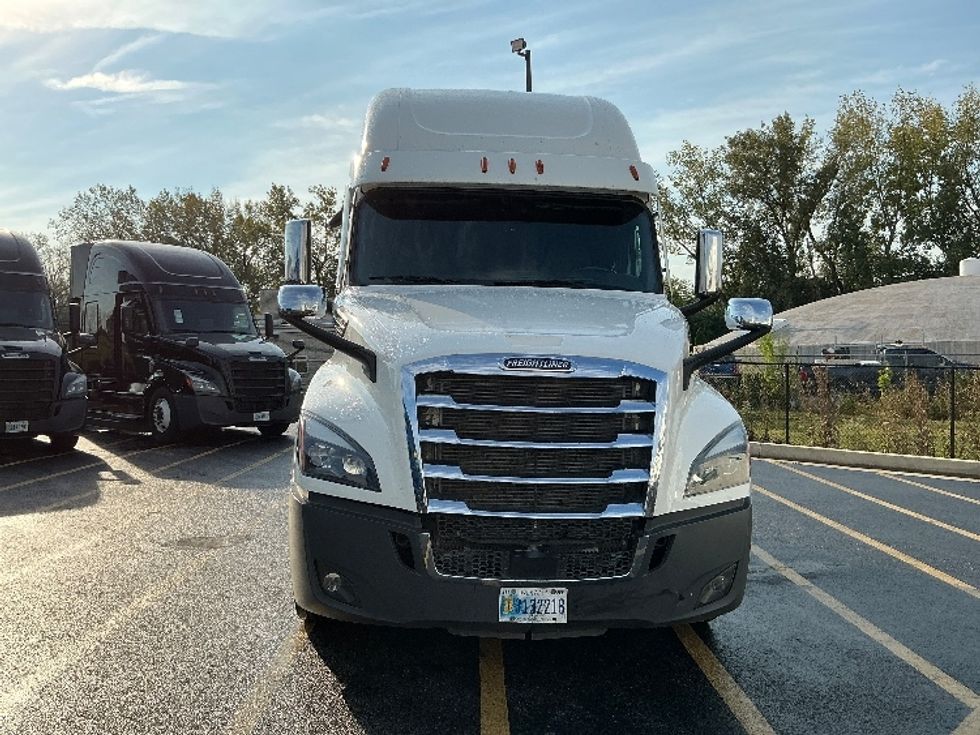 Sleeper Tractor-Heavy Duty Tractors-Freightliner-2022-T12664ST-East Chicago-IN-604,058\n\t\tmiles-$ 56,250 - Image 2