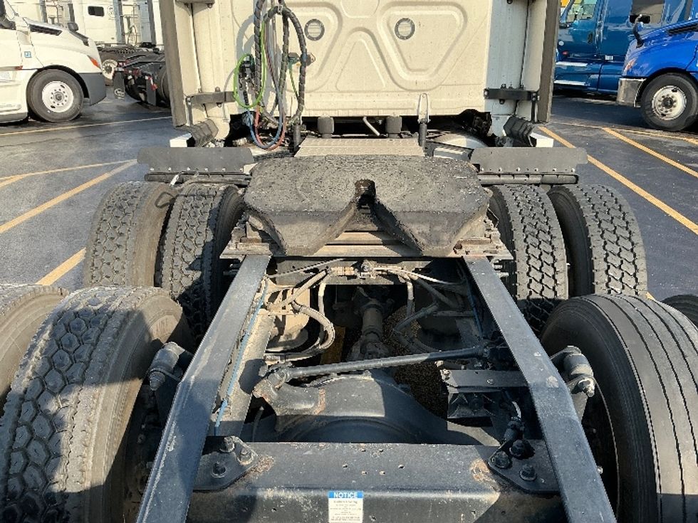 Sleeper Tractor-Heavy Duty Tractors-Freightliner-2022-T12664ST-East Chicago-IN-604,058\n\t\tmiles-$ 56,250 - Image 6