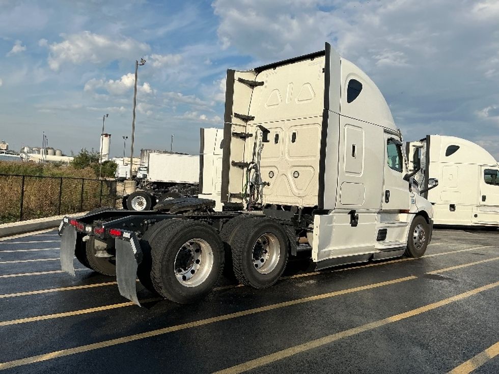 Sleeper Tractor-Heavy Duty Tractors-Freightliner-2022-T12664ST-East Chicago-IN-604,058\n\t\tmiles-$ 56,250 - Image 7